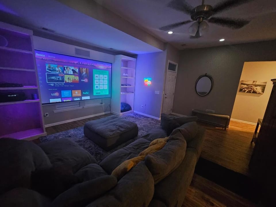 Private Hot Tub and Home Theater! House in James Island
