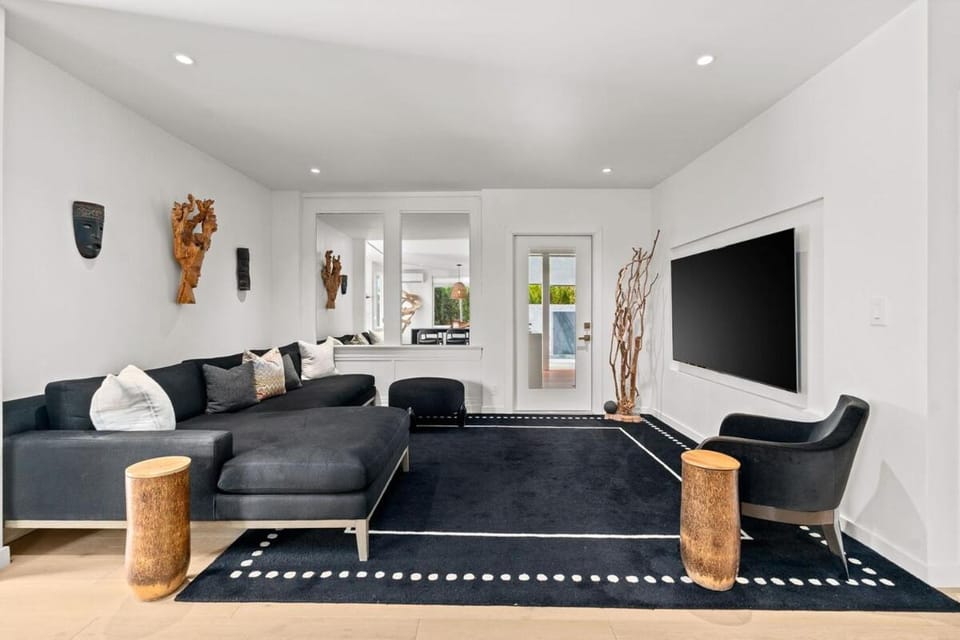 Private Pool Spa Retreat Near Diamond Head Villa in Kaimuki