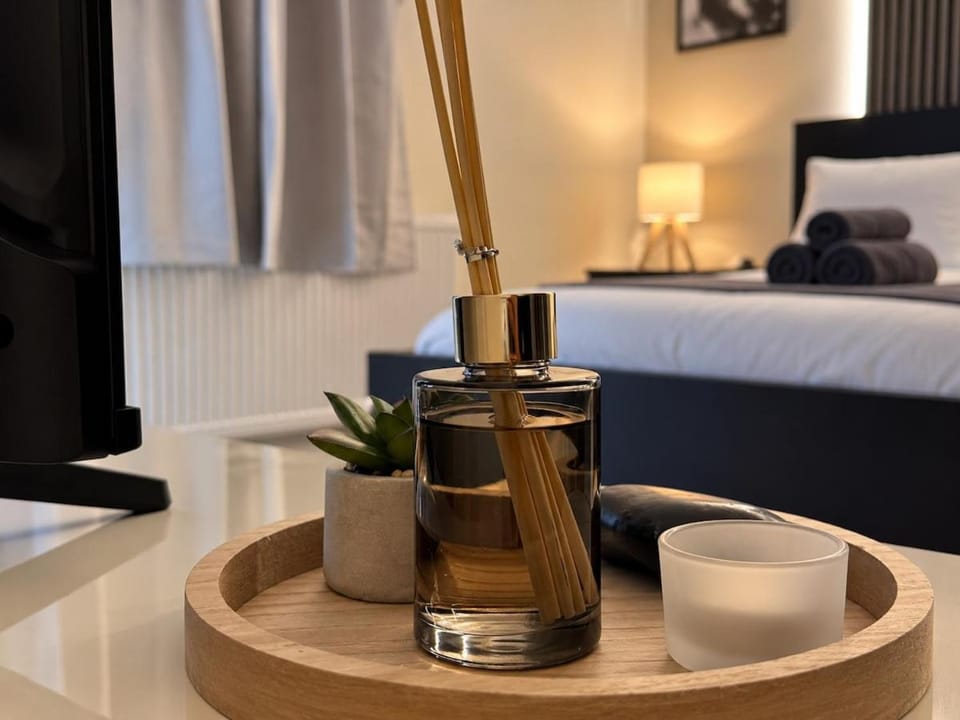 Modern Southall Studio - Elizabeth Line & Heathrow Apartment in Southall