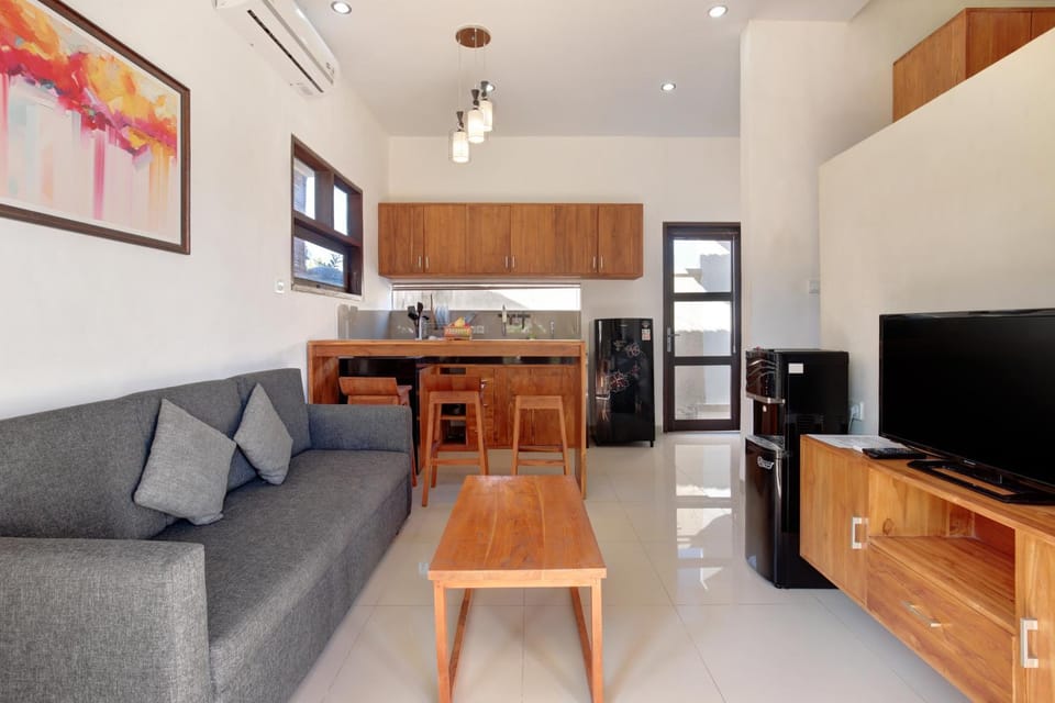 TV and multimedia, Kitchen or kitchenette, Living room, Seating area, Dining area