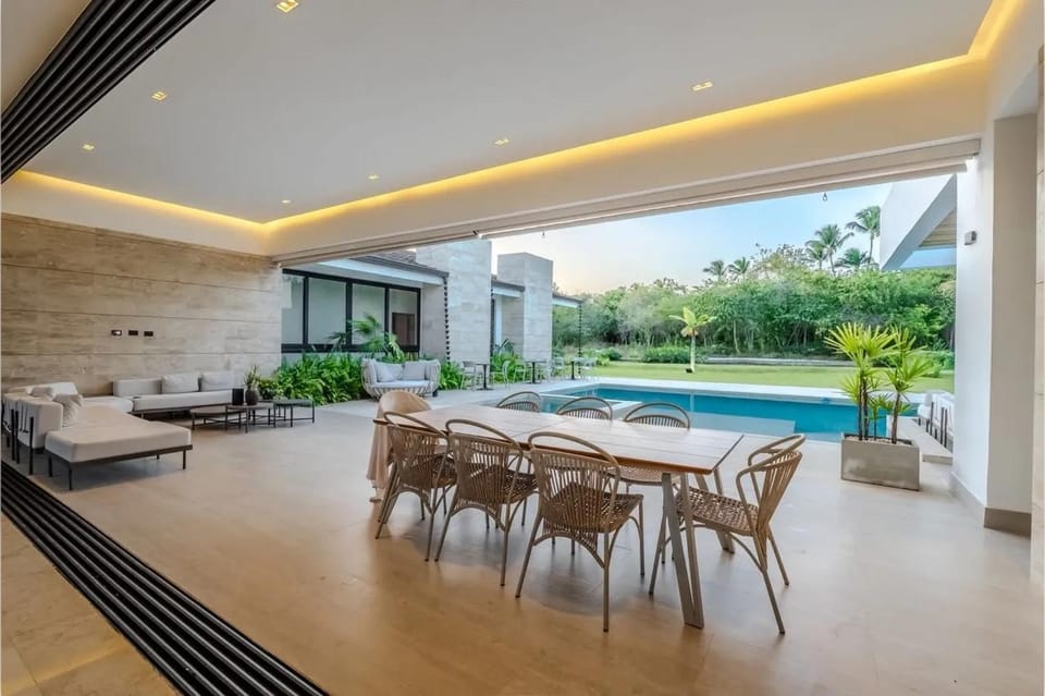Living room, Dining area, Pool view