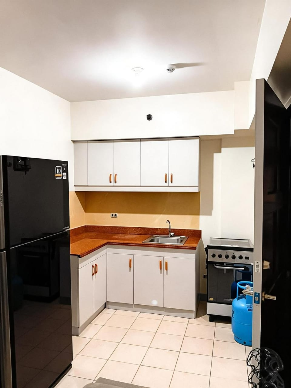 Raya Garden Conduminium Apartment in Pasay