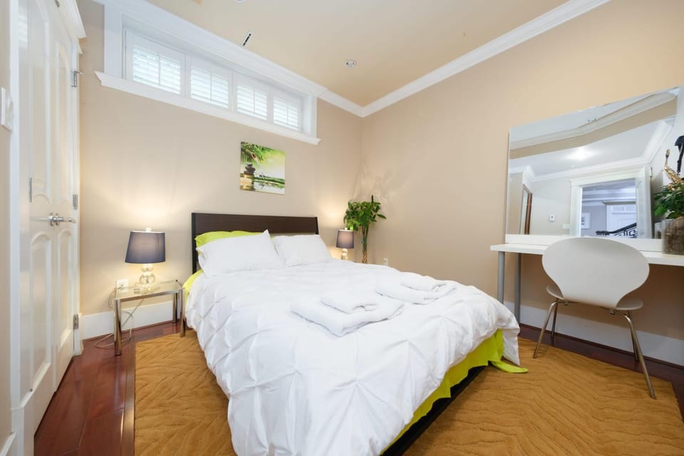 Luxury Basement Guesthouse with Sauna & Jacuzzi Apartment in Vancouver
