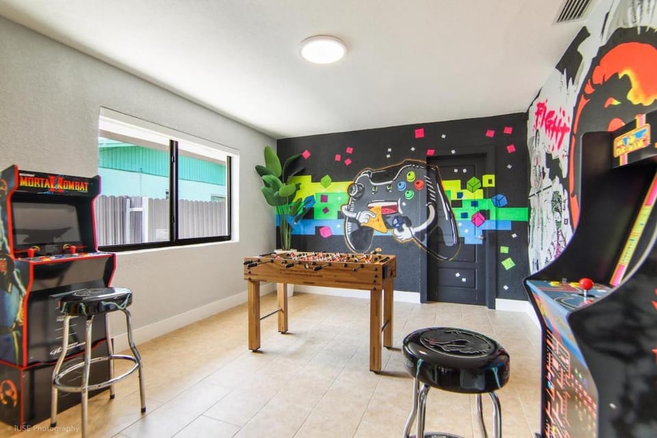 Modern Residence - Pool BBQ Arcade & Play Area House in Miami Gardens