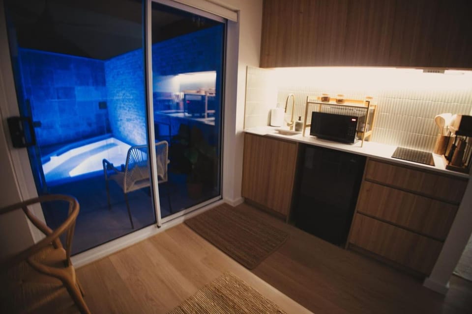 Private-Pool Studio in Currumbin House in Palm Beach