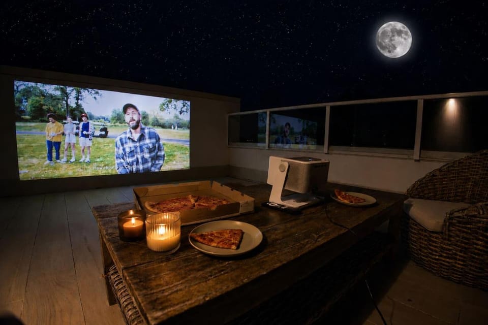 Rooftop Movies, Pool, Sauna and the Beach Life! House in Palm Beach