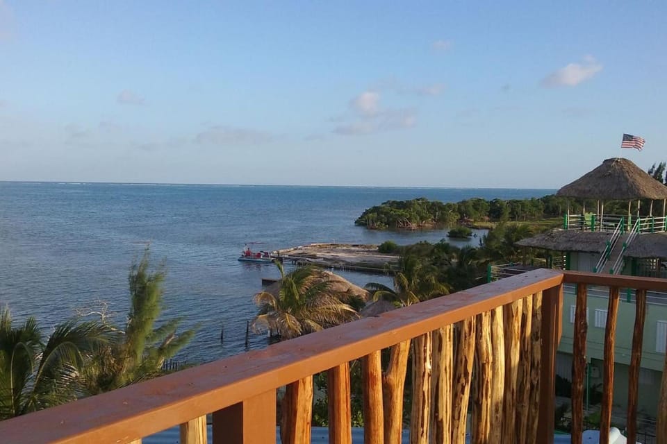 Casa Vista Belize Main House 6 Bedroom Beachfront Country House in Belize District