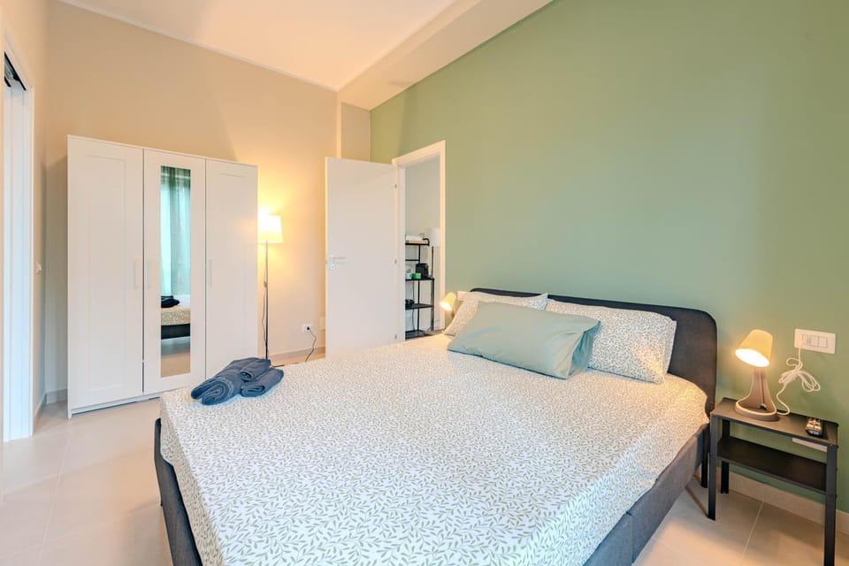 Bed, Photo of the whole room, Bedroom, towels, wardrobe