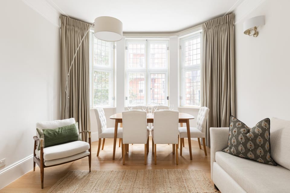 Seating area, Dining area