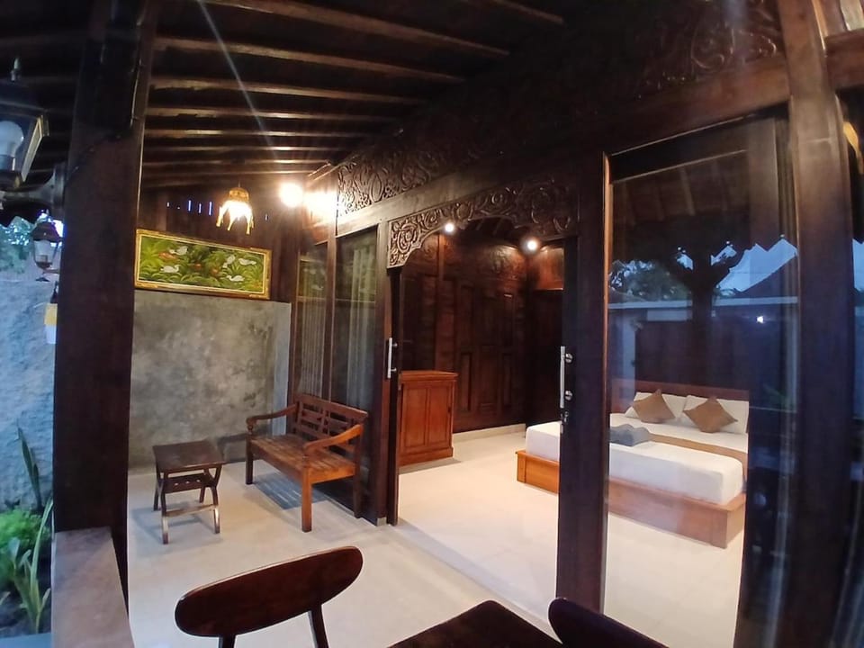 Danuansa Joglo Villa in Sukawati