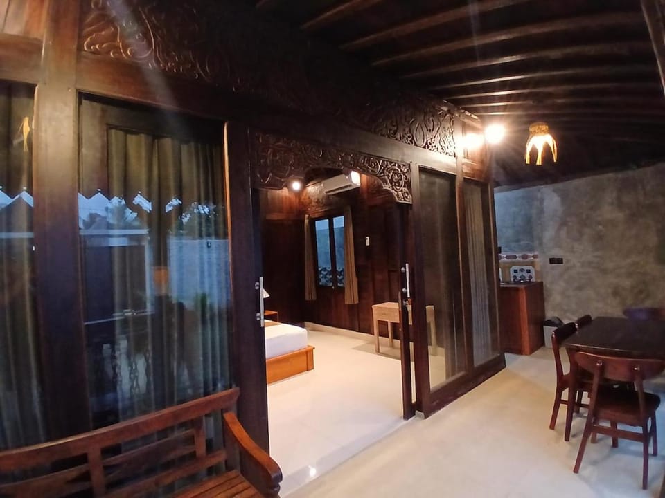 Danuansa Joglo Villa in Sukawati