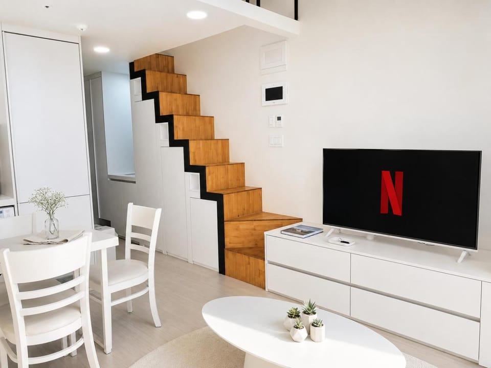 TV and multimedia, Living room, Dining area