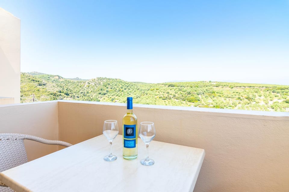 Day, Natural landscape, View (from property/room), Balcony/Terrace, Food and drinks, Dining area, Mountain view, Sea view, Drinks