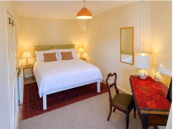 The Tetbury Loft - characterful 3 bedroom town centre flat Apartment in Tetbury