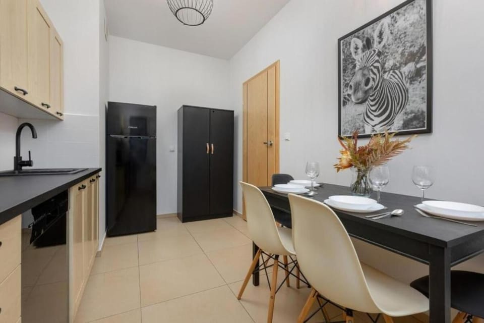Kitchen or kitchenette, Dining area, oven, stove