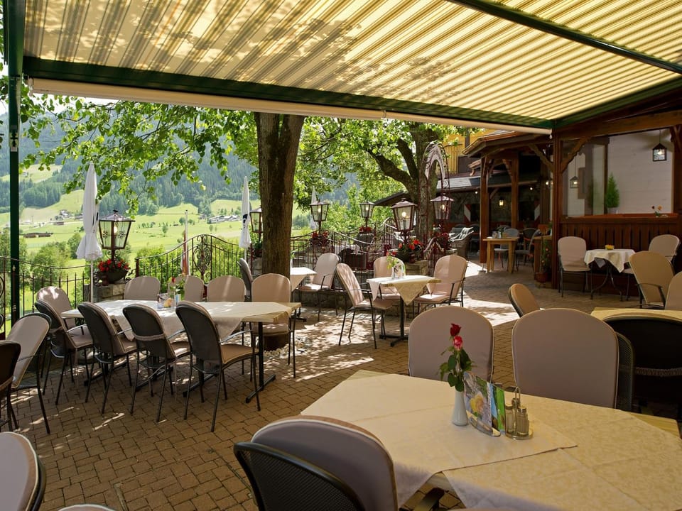 Restaurant/places to eat, Balcony/Terrace