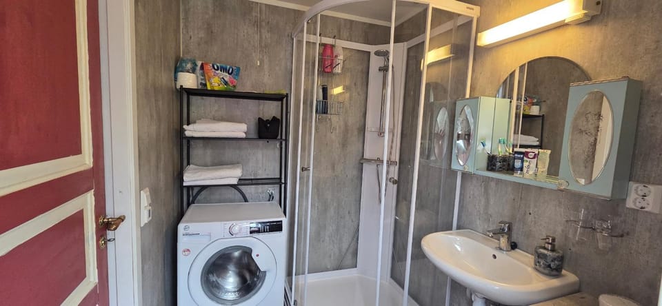 Shower, Toilet, washing machine