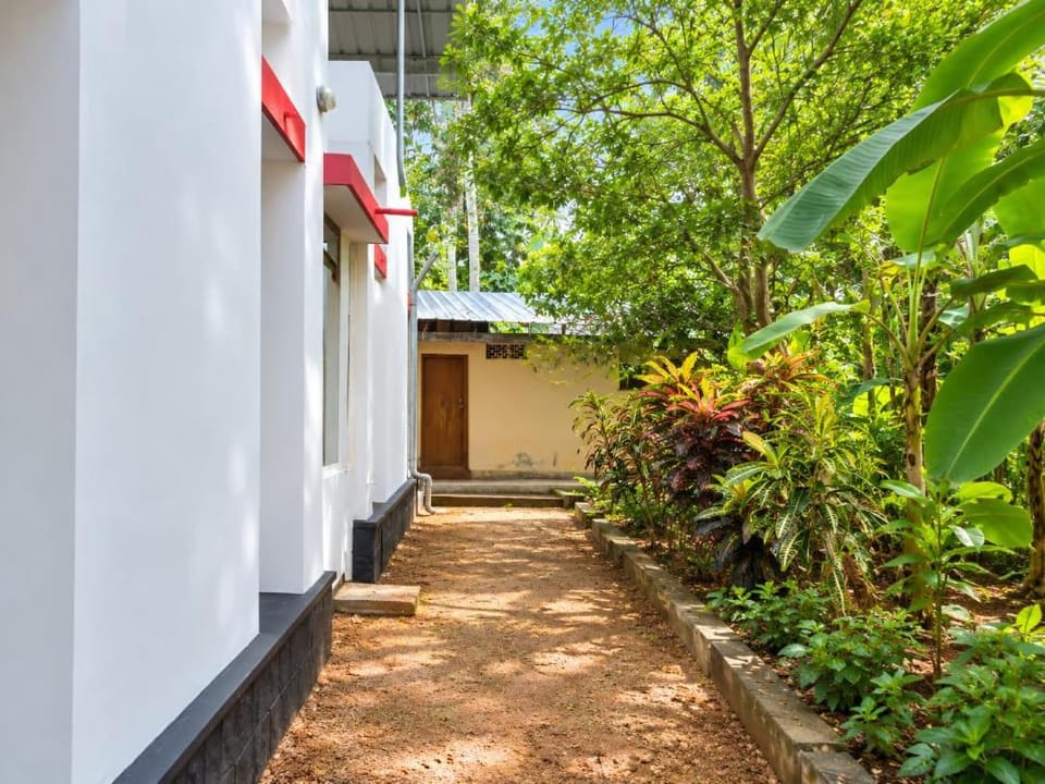 Property building, Day, Garden, Garden, Garden view