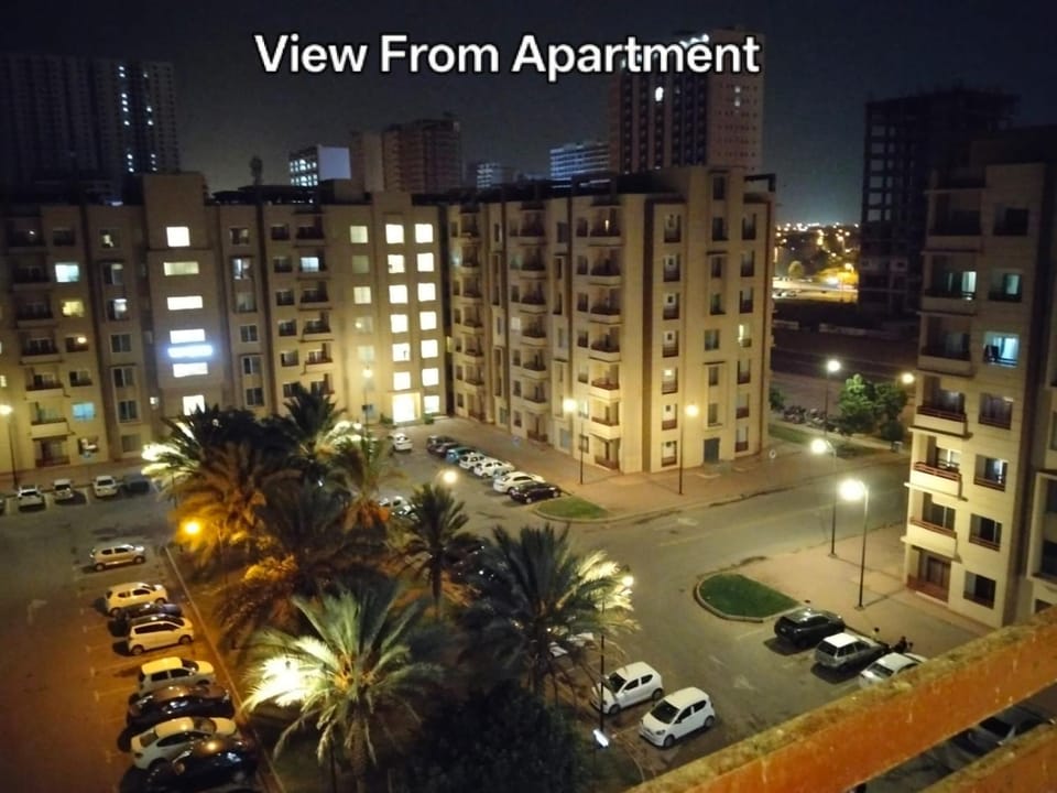 Property building, Neighbourhood, City view, Street view, Location, Parking