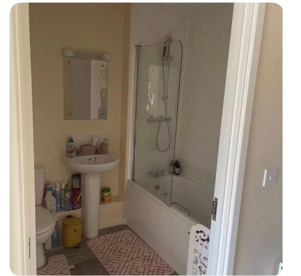 Spacious Double Room Quiet Country Living Vacation rental in Test Valley District