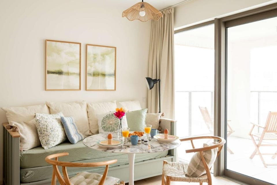Bright Coastal Studio with Balcony Apartment in Ostend