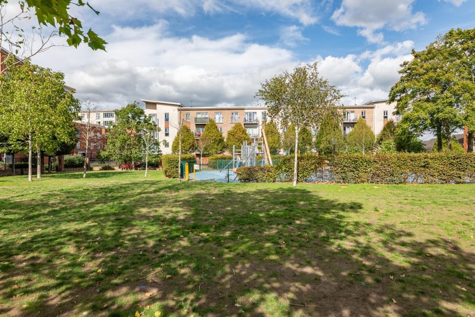 Duplex flat with balcony with gated parking Apartment in Reading