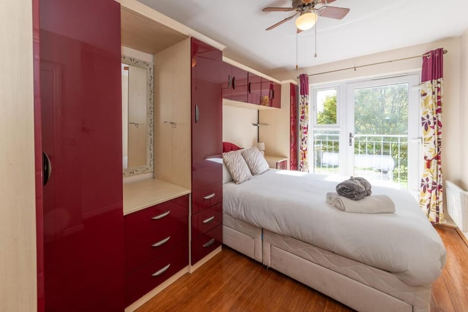 Duplex flat with balcony with gated parking Apartment in Reading