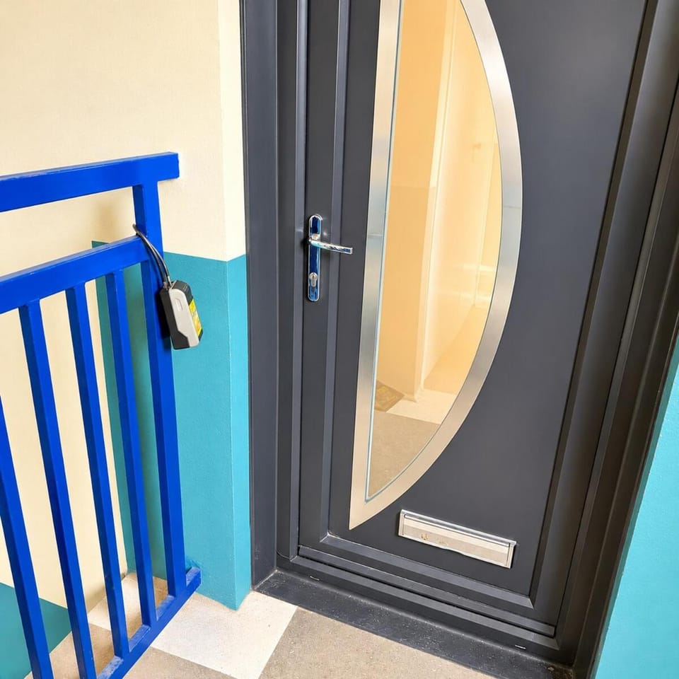 3BR Sleeps 6, Free Parking Apartment in Cumbernauld