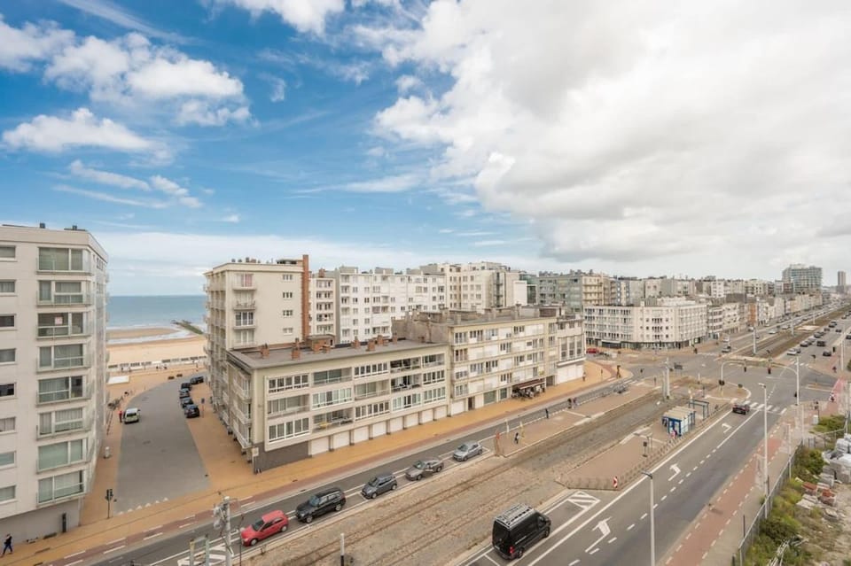 Elegant Coastal Apartment with Terrace, Sea Views Apartment in Ostend