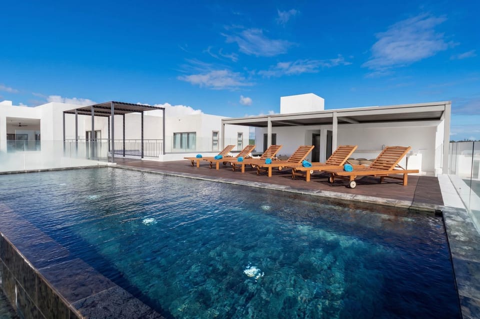 Lagoon Infinity Pool Penthouse in Mauritius Apartment in Grand Baie