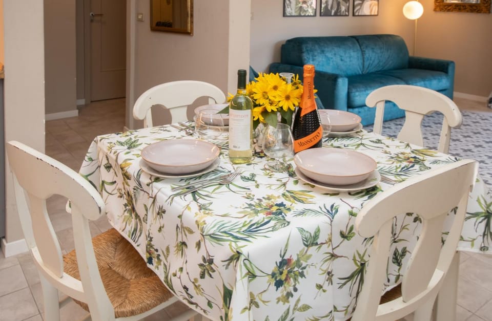 Dining area, Lunch