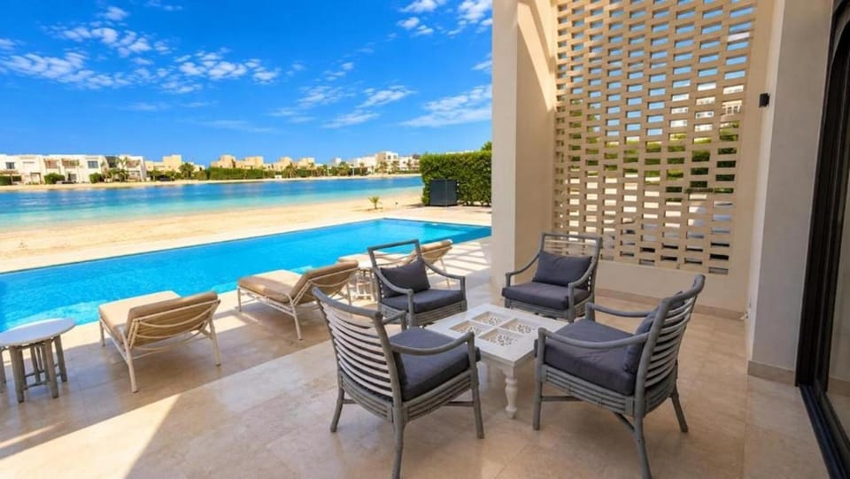 Patio, Day, Natural landscape, View (from property/room), Balcony/Terrace, Living room, Seating area, Pool view, Swimming pool, Swimming pool, sunbed
