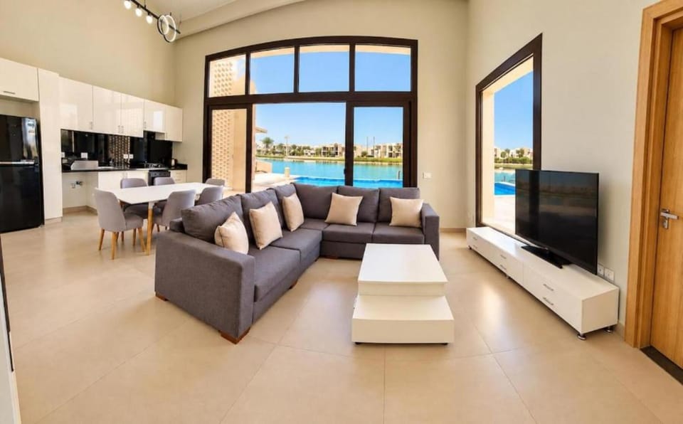 TV and multimedia, Kitchen or kitchenette, Living room, Dining area, Evening entertainment, Pool view, Swimming pool