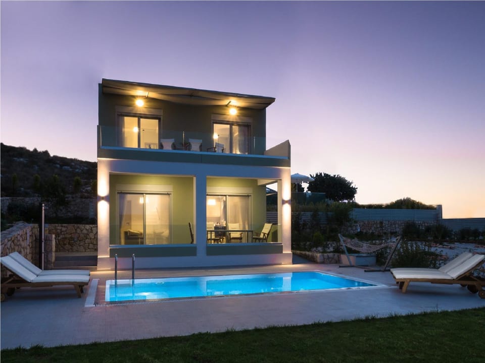 Patio, Garden, Swimming pool