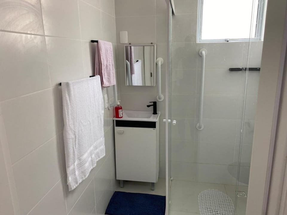 Shower, Bathroom, towels