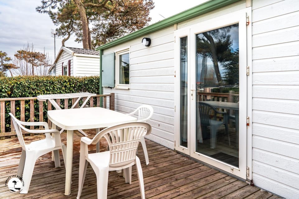 Camping Les Violettes Campground/ 
RV Resort in La Faute-sur-Mer
