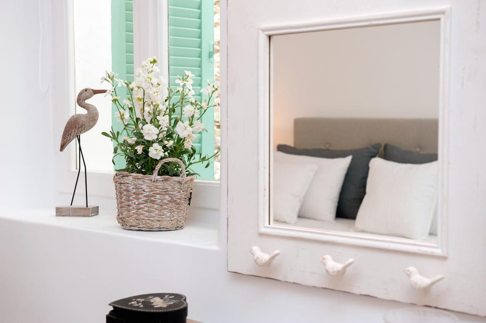 Decorative detail, Bedroom, Garden view