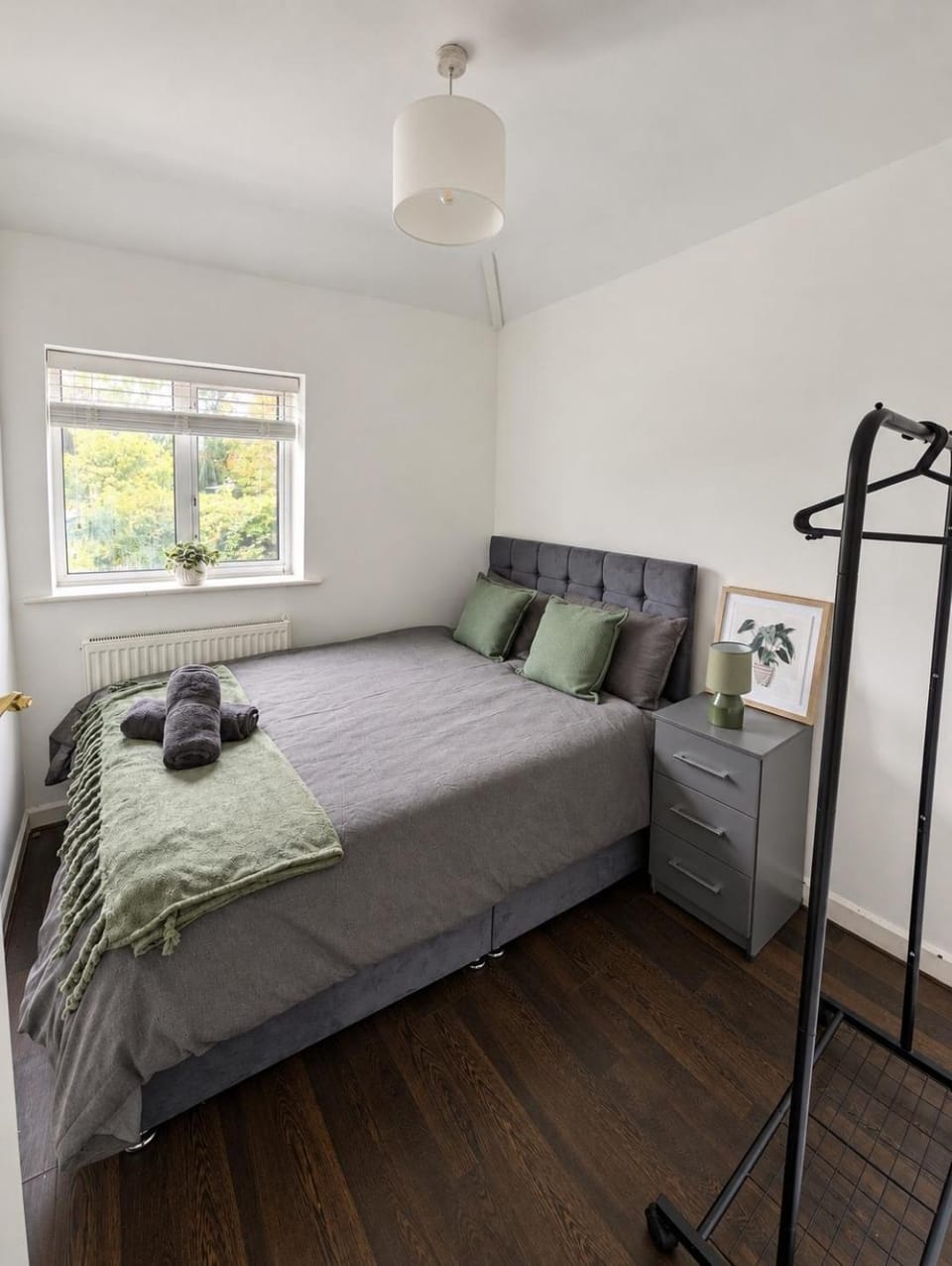 Bed, Photo of the whole room, Bedroom, towels
