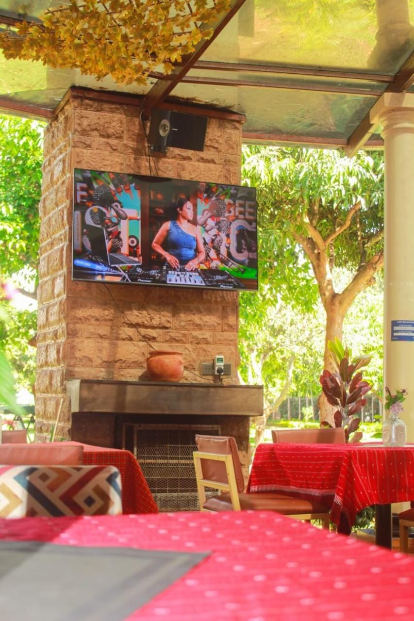 Restaurant/places to eat, Balcony/Terrace