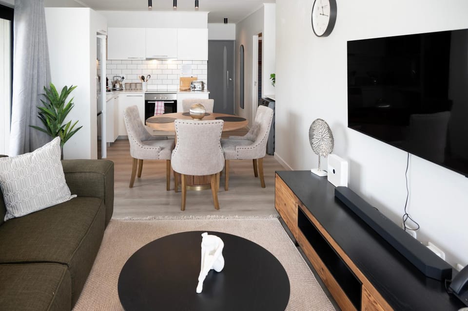 TV and multimedia, Kitchen or kitchenette, Living room, Dining area