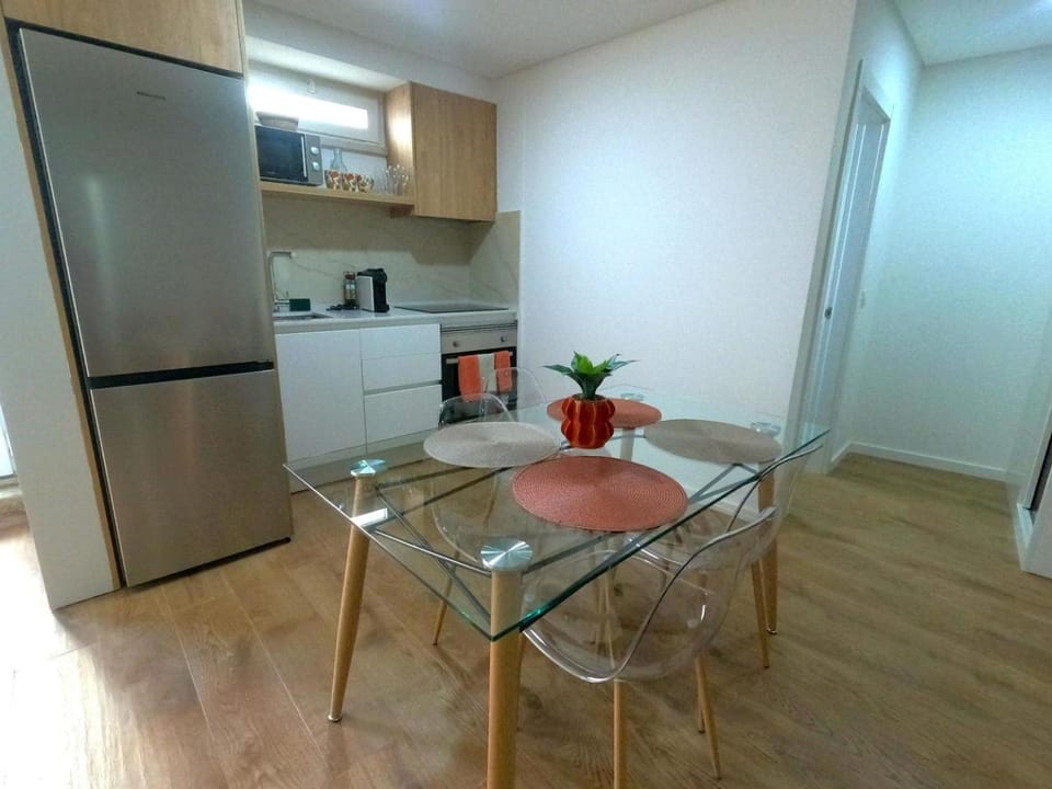 Kitchen or kitchenette, Dining area, oven, stove