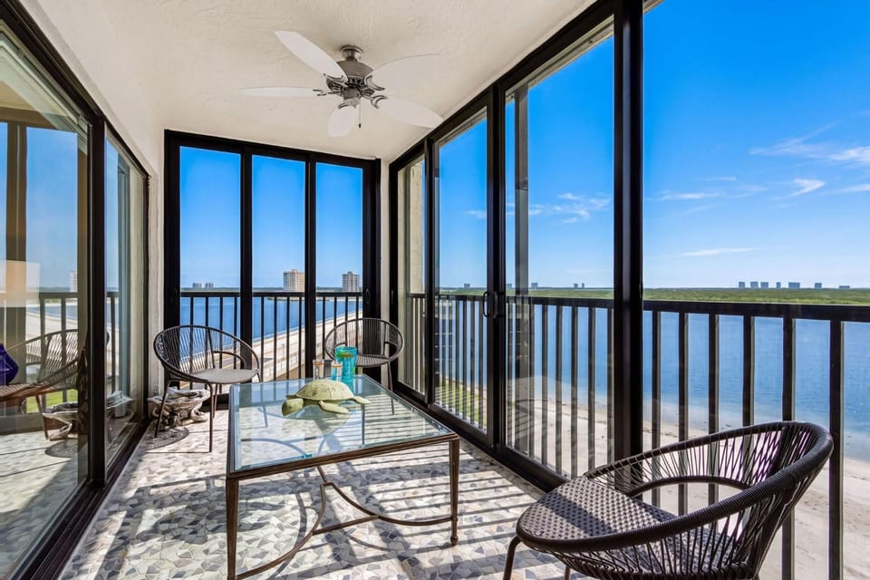 Beachfront Bliss with Coastal Charm & Island Views - Condo Islands End 601 - Roelens House in Estero Island