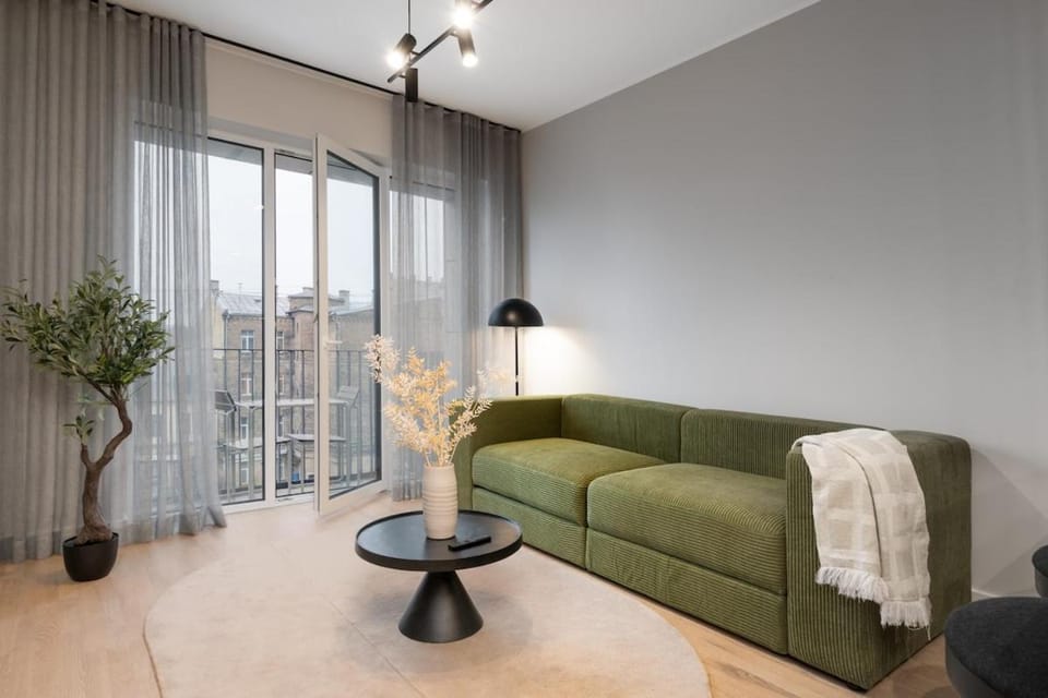 Premium Designer Apartment, Balcony, 2 Bed & Bath - by Innorental Apartment in Riga