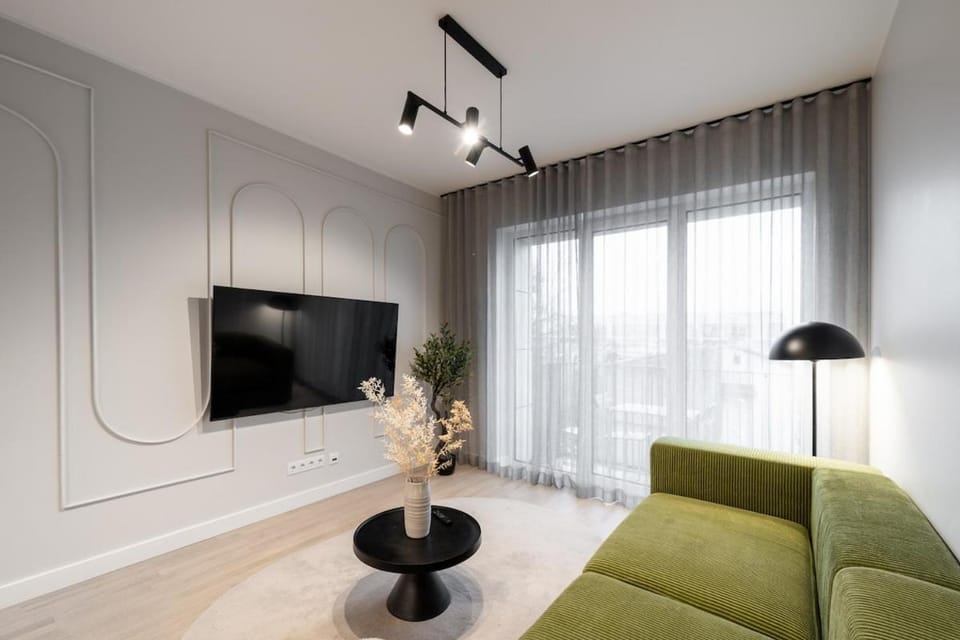 Premium Designer Apartment, Balcony, 2 Bed & Bath - by Innorental Apartment in Riga