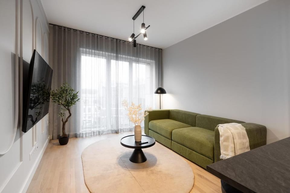 Premium Designer Apartment, Balcony, 2 Bed & Bath - by Innorental Apartment in Riga