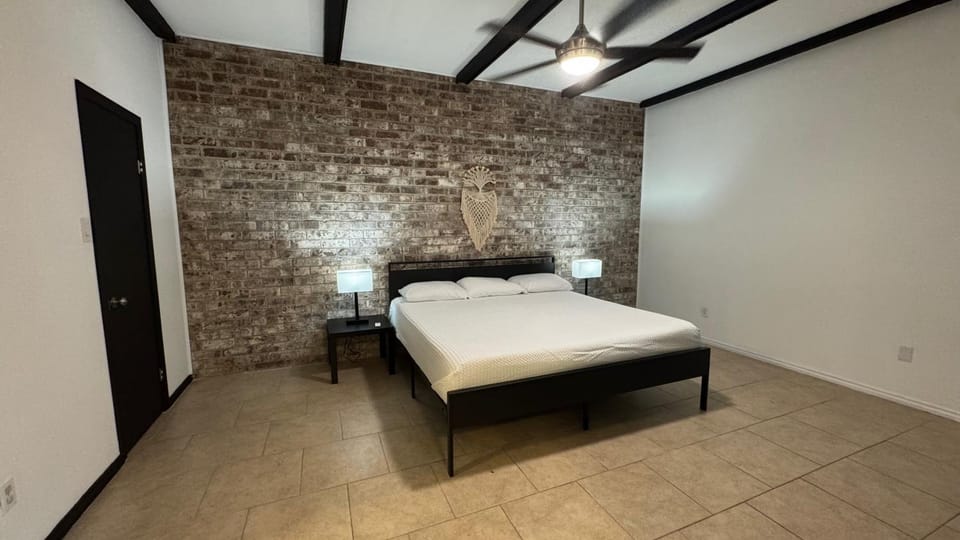 Home While Away, Near Hospitals, Dining and Shopping Villa in McAllen
