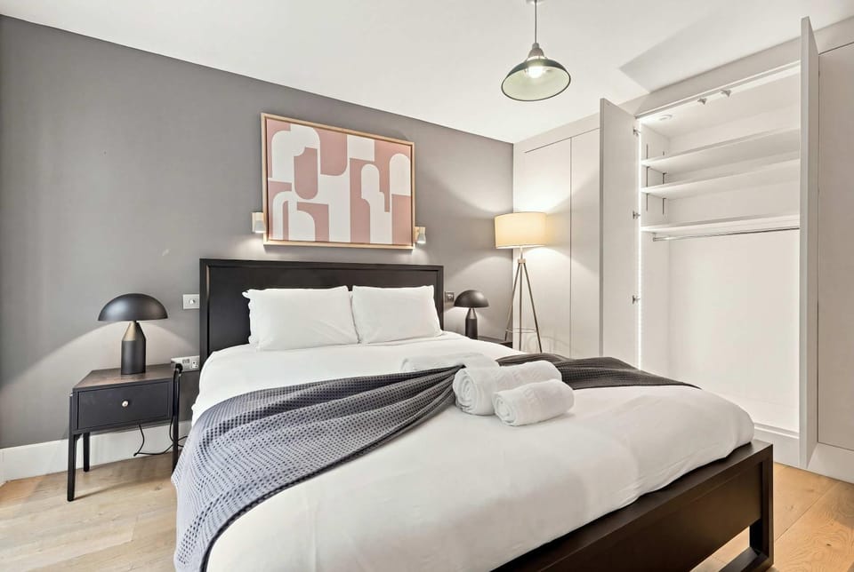 The Ivy l 1 Bed l Lower Marsh Waterloo Apartment in City of Westminster