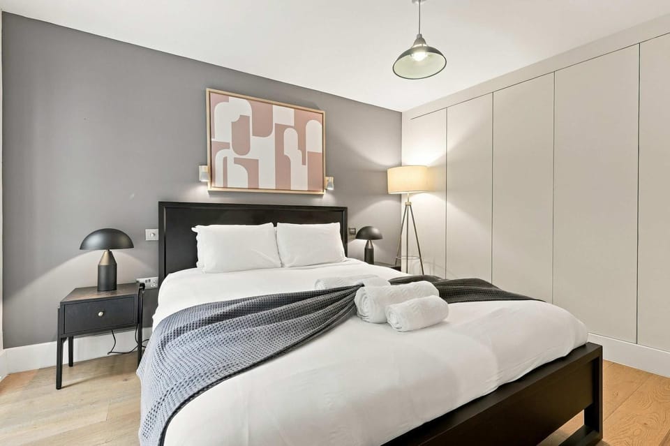 The Ivy l 1 Bed l Lower Marsh Waterloo Apartment in City of Westminster