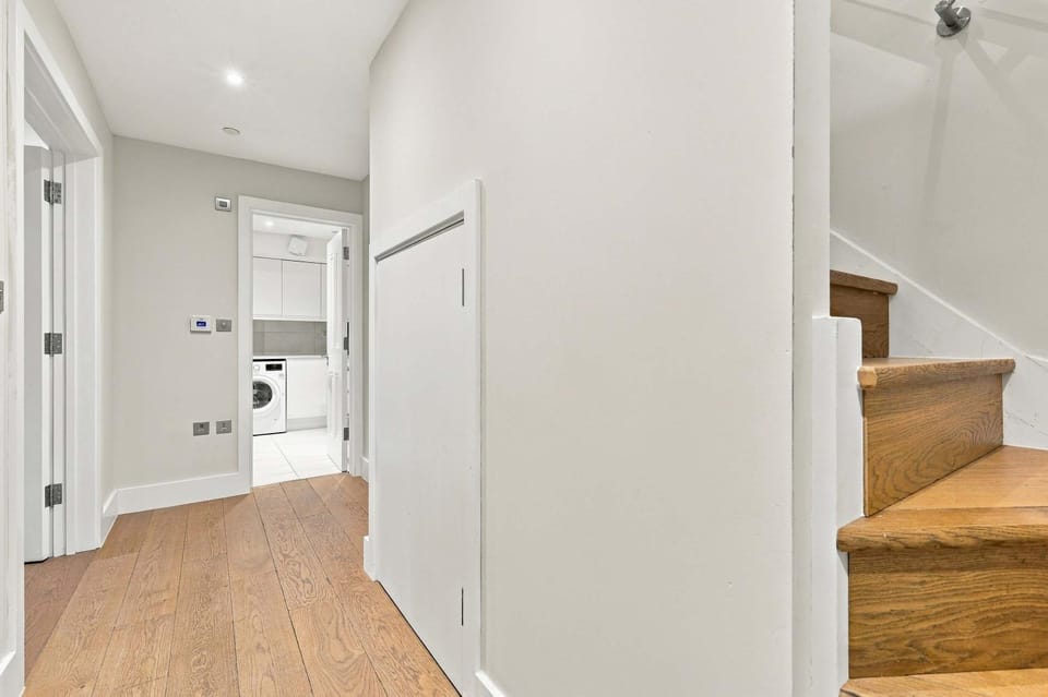 The Cedar l 2 Bed l Lower Marsh Waterloo Apartment in City of Westminster