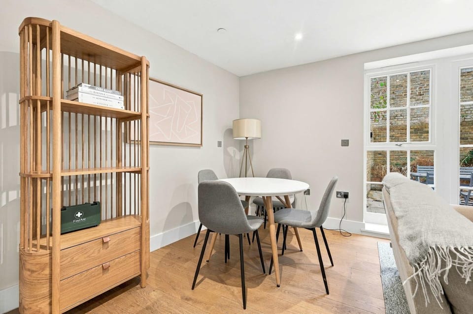 The Cedar l 2 Bed l Lower Marsh Waterloo Apartment in City of Westminster